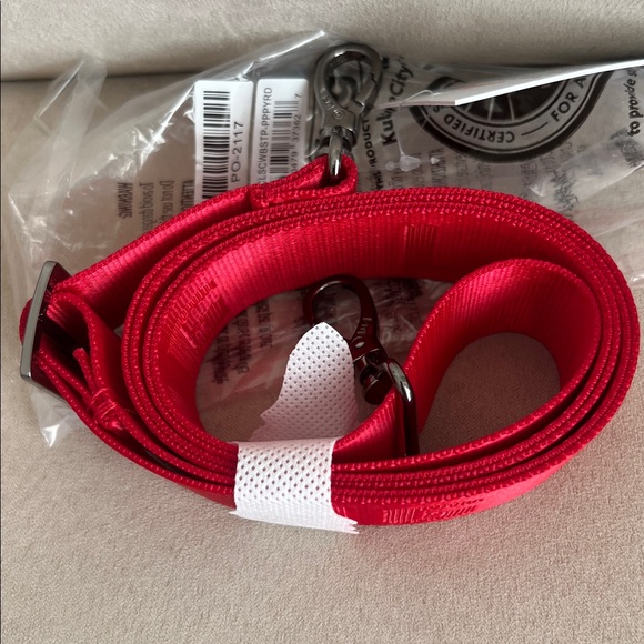 NWT Lug 1.5”W Webbed Crossbody Strap in Poppy Red - Picture 3 of 5